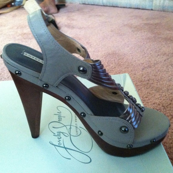 Taupe/ grey 4 inch platform classy sandal - Picture 2 of 4