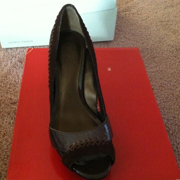 Carlos Santana 4 inch platform heels