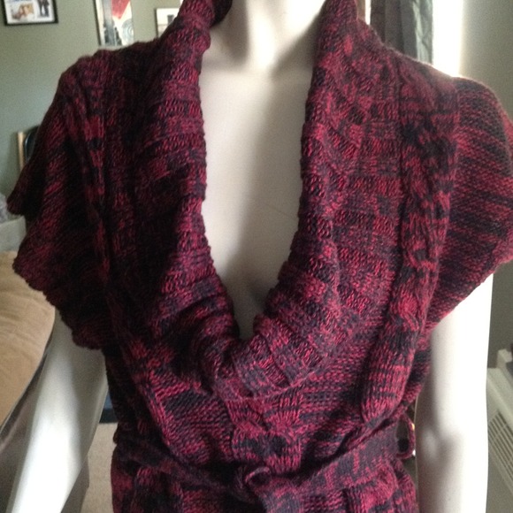 Sold@jlwitty 🌺Reduced!Red/black cowl neck sweater