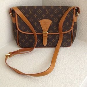RESERVED 4 @shoptiludrop01 Louis Vuitton Messenger
