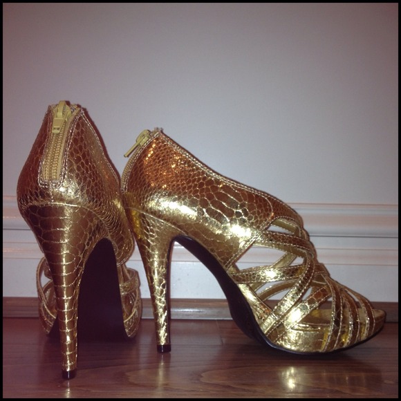 💢Reduced💢Cathy Jean gold metallic heels