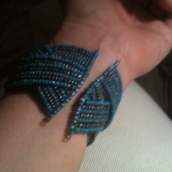 Reduced! Cuff style beaded bracelet - Picture 2 of 2