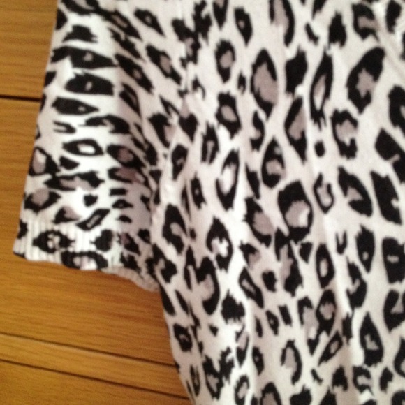Cheetah print short sleeve cardigan - Picture 3 of 3