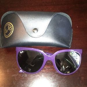 Purple ray ban sunglasses!! ❤