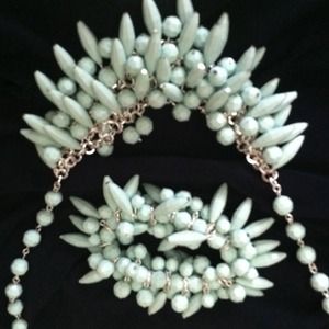 Mint chunky necklace and bracelet.