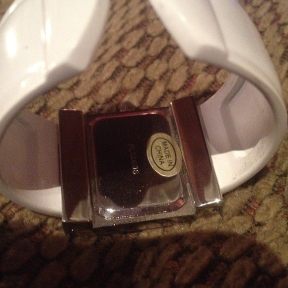 watch - Picture 3 of 3