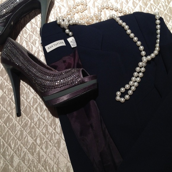 Ann Taylor Rare Navy tropical wool blazer size 2 - Picture 3 of 3