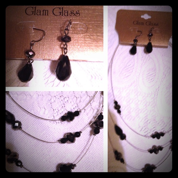 ❌❌sold❌❌Black beaded 3 loop necklace 💋🆕