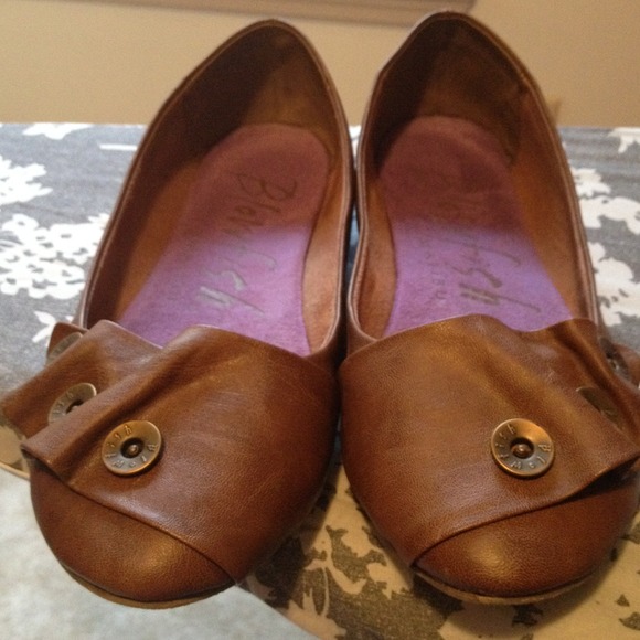 Blowfish brown flats