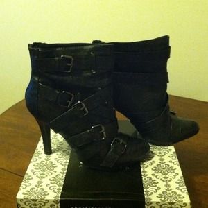 Black crinkle boots