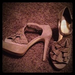 Ruffled front Gianni Bini