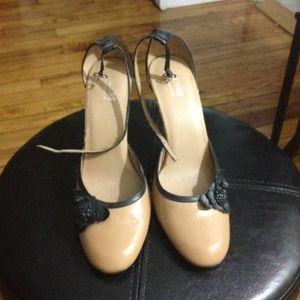 Guess pumps