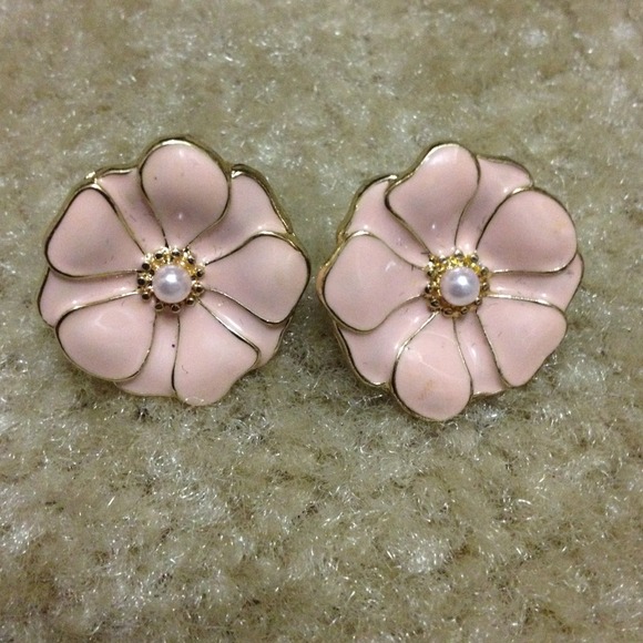 ✨SOLD✨Pink flower and pearl earring