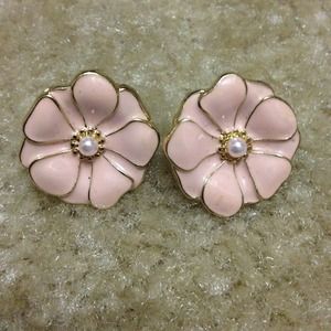 ✨SOLD✨Pink flower and pearl earring