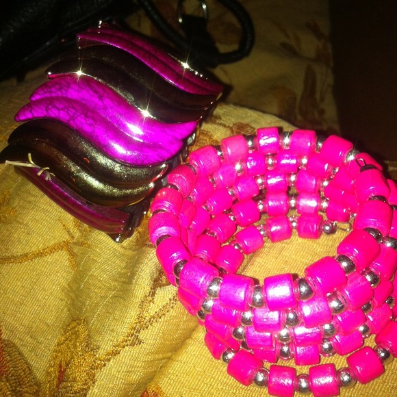Bracelets - Picture 1 of 3