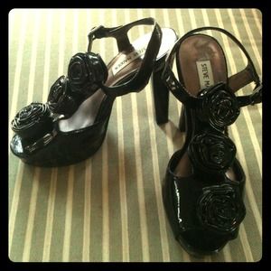 Steve Madden 'Glarre' black peep toe heels