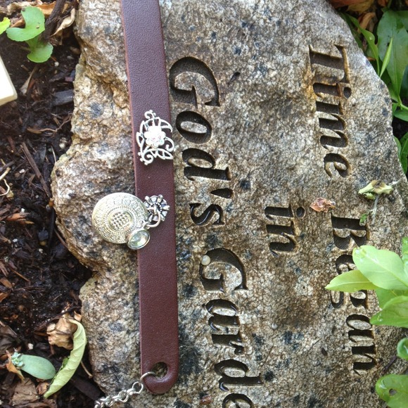 Brown leather bracelet app 71/2 in  20.00