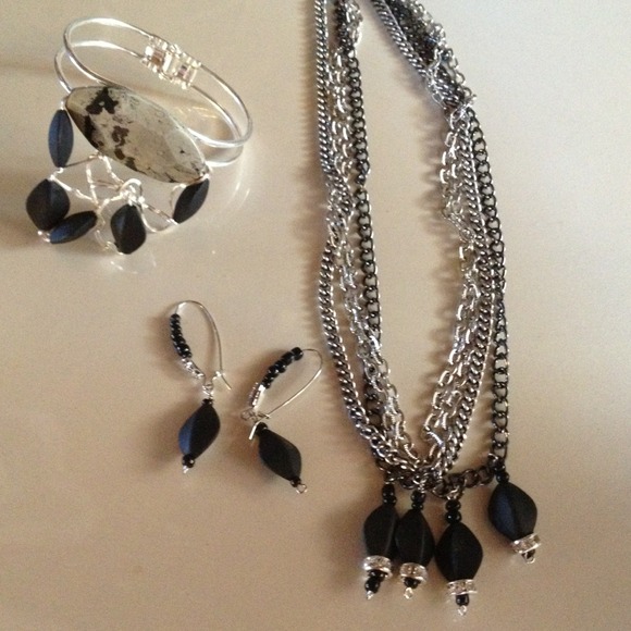 Set necklace ear rings bracelet silver wire wrap