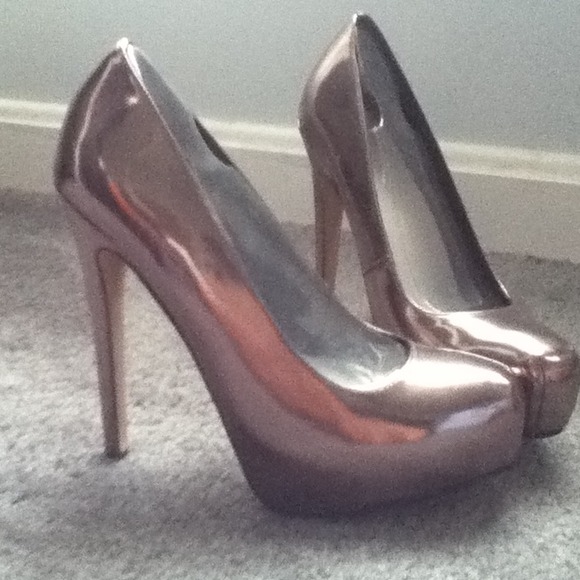 Aldo silver SEXY PUMPS **Brand New in the box**