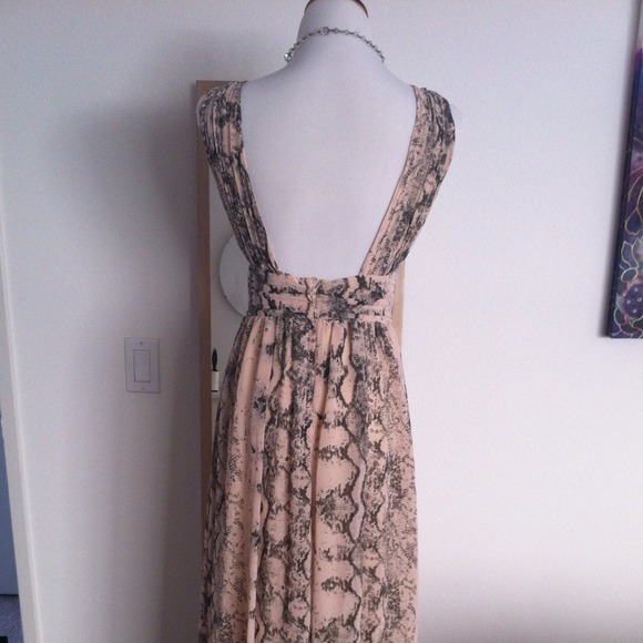 SOLD!Gorgeous Grecian Goddess Chiffon Maxi Dress - Picture 2 of 3
