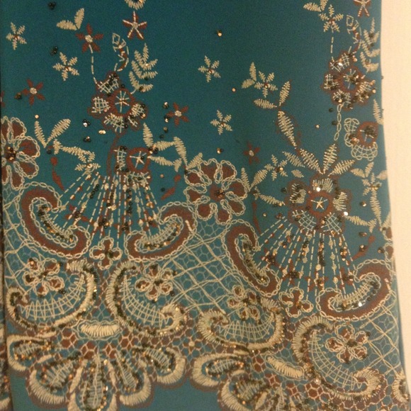 Chic top - Picture 2 of 2