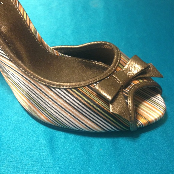 Peep Toe - Picture 2 of 2