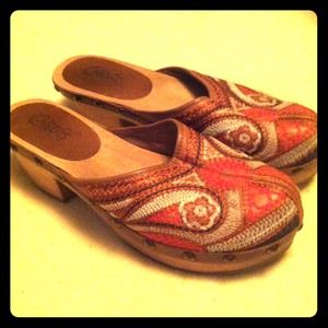 Carlos by Carlos Santana hippie clogs