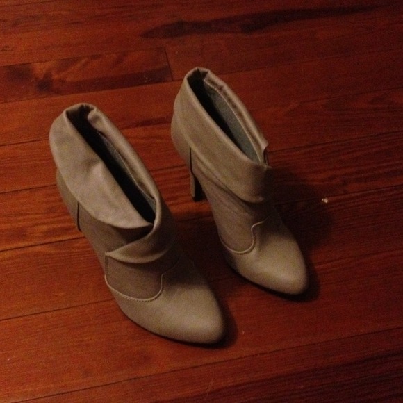 Light gray cute bootie Boots🐺🌀