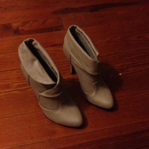 Light gray cute bootie Boots🐺🌀