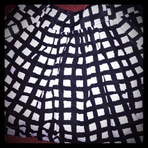 ❌sold❌Adorable black a white A line mini skirt!