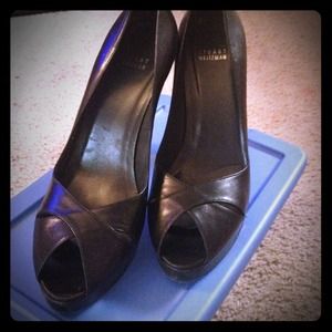 Stuart Weitzman Black Leather peep toe heels sz 10