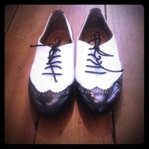 💎REDUCED PRICE💎 Spectator Wingtip Shoes
