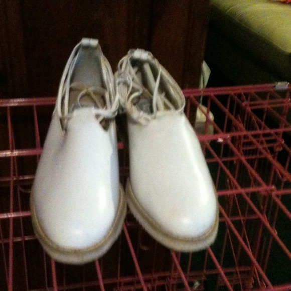 Shoes - Picture 2 of 3