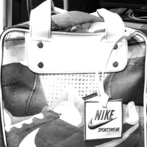 ✨RESERVED for Vendala✨ NWOT Nike Bag