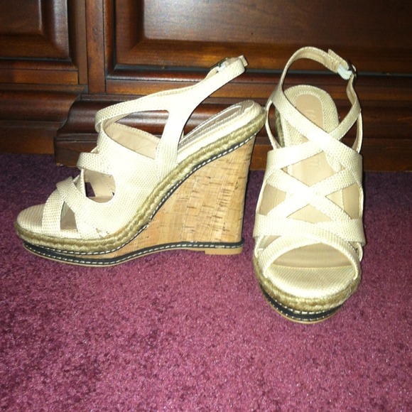 Tan Snake Skin Heels - Picture 2 of 4