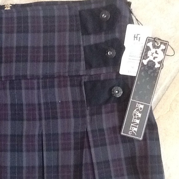 🔴SOLD🔴Plaid mini hot topic - Picture 2 of 3