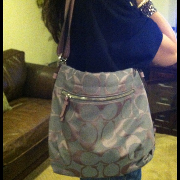 Reserved for redstar **Authentic Coach purse