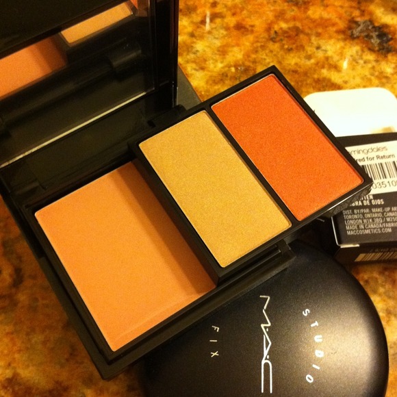 NO LONGER AVAILABLE💄MAC Preview💄 - Picture 2 of 3