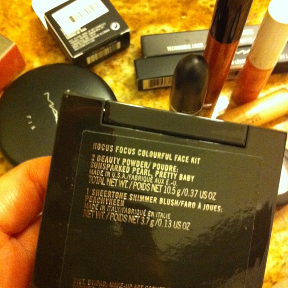 NO LONGER AVAILABLE💄MAC Preview💄 - Picture 3 of 3