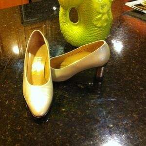 Authentic Ferragamo shoes. Size 7