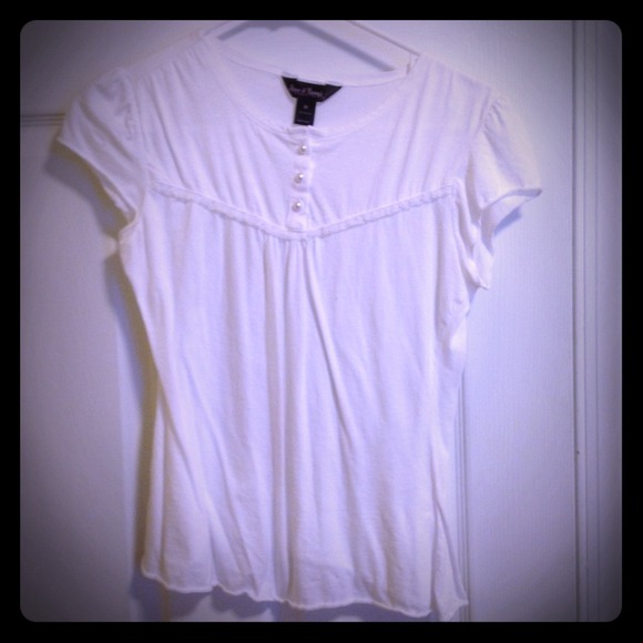 White top w/ pearl buttons