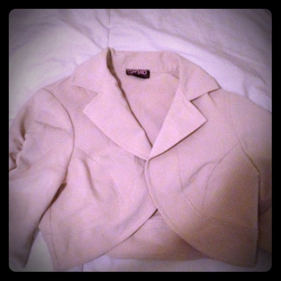 ❌sold❌🌺Cute 3/4 sleeve balerro jacket 🌺