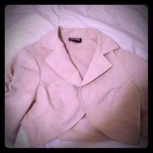❌sold❌🌺Cute 3/4 sleeve balerro jacket 🌺