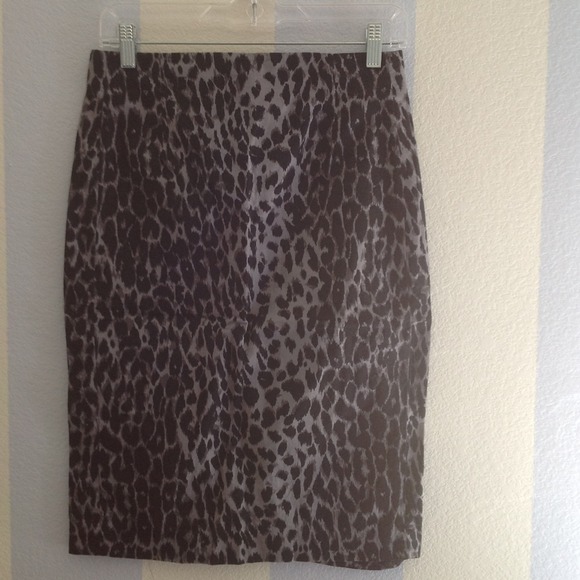 ❌sold❌leopard print pencil skirt