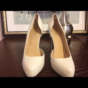 PRICE CUT!!! Ivory pumps
