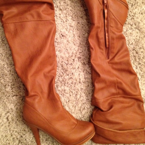 ✋RESERVED for Isabella ✋Brown Peter Pan boots