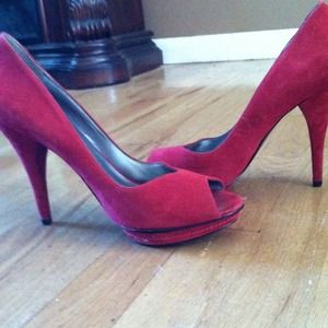 Red pumps