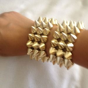Set if 2 spike cuffs
