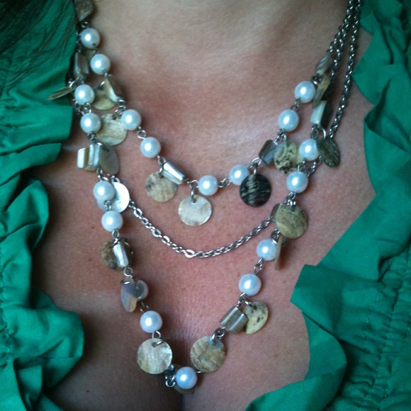 👇reduced👇3 strand pearl & mother of pearl neckl