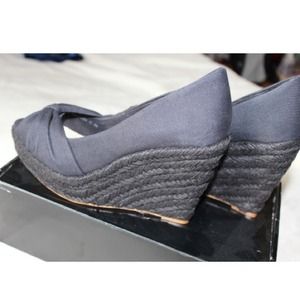 Reduced $20! Brand new black woven peep toe wedges